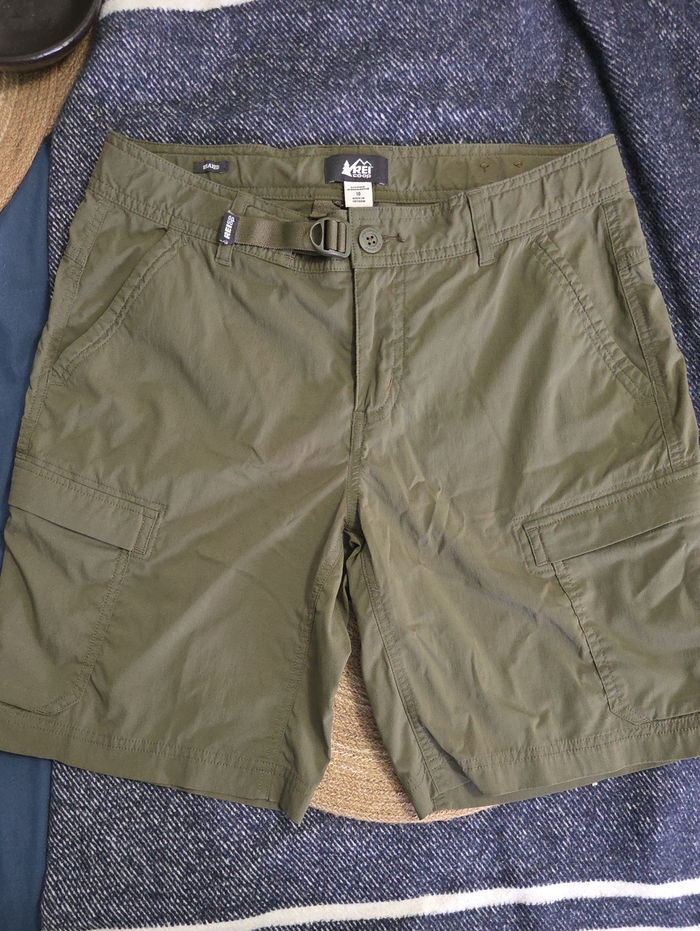 REI Womens Olive Cargo Shorts with Integrated Webbing Belt Size 10